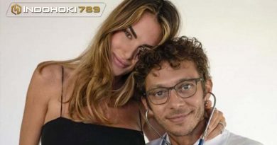 Akan Jadi Ayah, Ini 6 Potret Mesra Valentino Rossi dan Kekasih